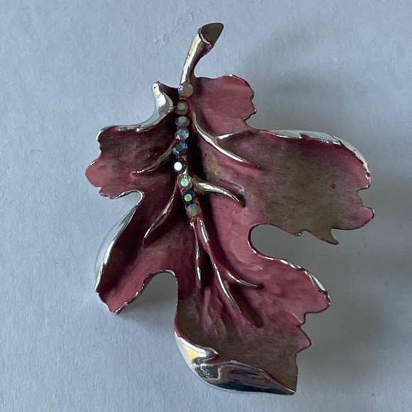 Vintage Leaf Brooch rhinestones - Picture 1 of 3